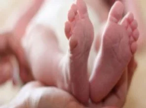 Kafası beşiğe sıkışan bebek öldü