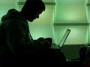 Korsan film indirenlere çok kötü haber!