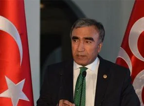 MHP'li Öztürk: Çatı adaya herkes hayran