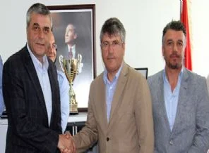 Mustafa Reşit Akçay imzayı attı
