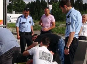 Oğlunun mezarını bırakıp yardıma koştu