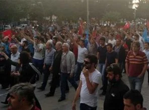 Oraya gece yarısı Türk bayrağı astılar!