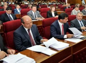 Partisinden istifa edene 500 bin TL ceza