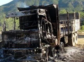 PKK askeri kamyoneti yaktı!