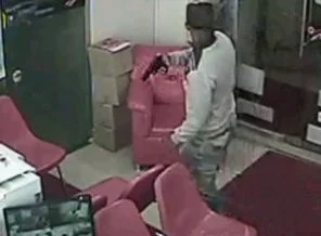 Polis merkezine 30 metre uzaktaki dükkan soyuldu!