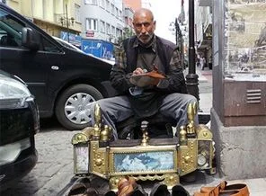Randevu ile ayakkabı boyuyor