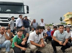 Rehin şoförlerin aileleri eylemde