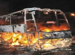 Seyir halindeki otobüs yandı