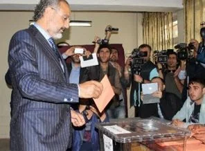 Sırrı Sakık oy kullandı