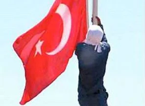 Şişli'de tehlikeli bayrak provokasyonu