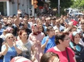 Soma işçileri yol kapattı
