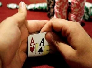 Telsizli kumar salonuna şok baskın