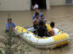 Vatandaşlar canlarını zor kurtardı!