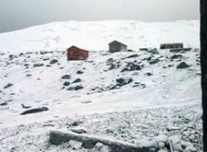 Yazın ortasında kar yağdı