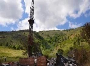 Yıldırım 500 yıllık camiyi kül etti
