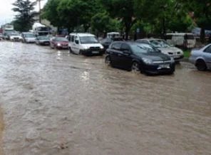 Yozgat'ta yollar göle döndü