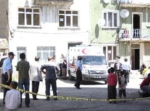 81 yaşındaki dede eşini baltayla parçaladı