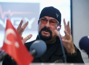 ABD'li sanatçı Beşiktaş iftar çadırında