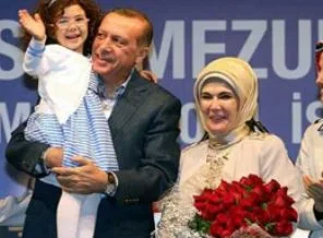 Başbakan'dan eşine anlamlı hediye