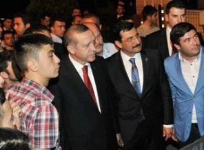 Başbakan Erdoğan'dan mahallelilerle sohbet