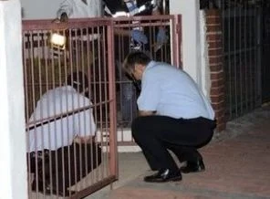 Boşanmak isteyen eşini öldürdü
