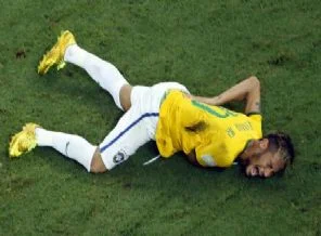 Brezilya Neymar'ı topa tuttu!