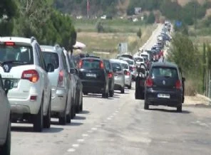 Çanakkale'de 20 kilometrelik feribot kuyruğu