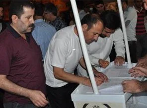 Canlı kalkan olmak için sıraya girdiler