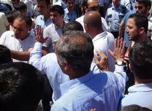 Diyarbakır'da belediye önünde kavga