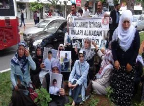 Diyarbakırlı anneden PKK'ya LYS eylemi