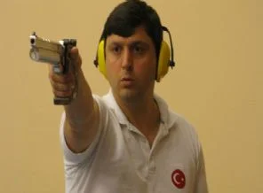 Dünya şampiyonu atıcı yurda döndü