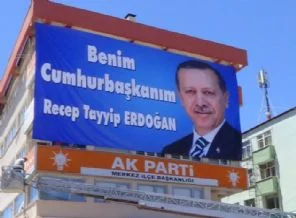 Erdoğan'ın İlk afişi onun memleketine asıldı!