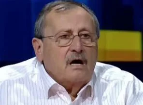 Ersun Yanal'ı Hakan Şükür çarptı