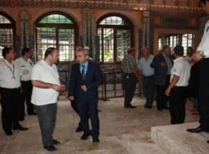 Eyüp Sultan Türbesi ziyarete açıldı