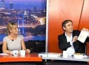 Halk TV'de İhsanoğlu canlı yayını kesti - Video