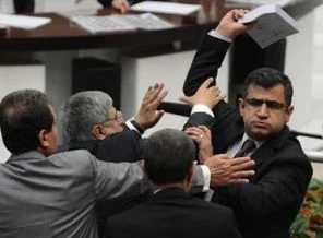 HDP'li vekil Canikli'ye saldırdı!