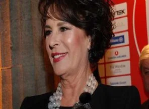 Hülya Koçyiğit'ten övgü dolu sözler