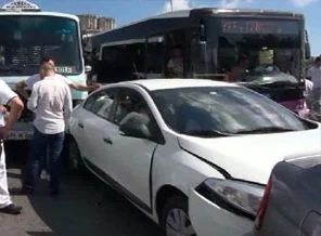 Kadıköy'ün göbeğinde feci kaza