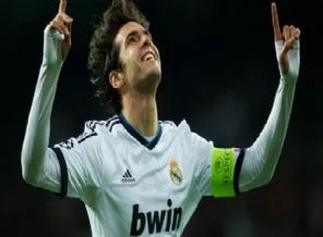 Kaka resmi imzayı attı