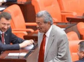 Kamer Genç MHP'ye geçti
