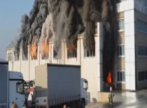 Kimyasal üretim fabrikasında yangın