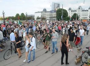 Konsolosluk önündeki gerginlik sürüyor