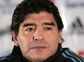 Maradona futbola geri dönüyor