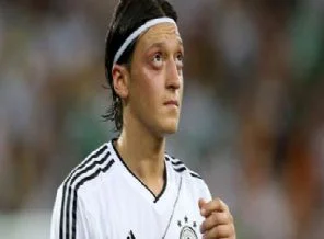 Mesut Özil, yardımı korktuğu için yalanladı!