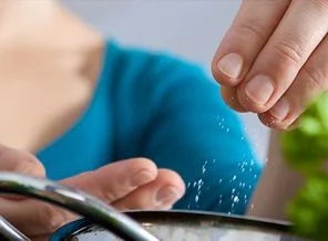 Oruçluyken yemeğin tuzuna bakılabilir mi?