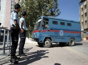 Suriyeli'nin çantasında cephanelik