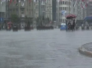 Taksim 10 dakikada bu hale geldi