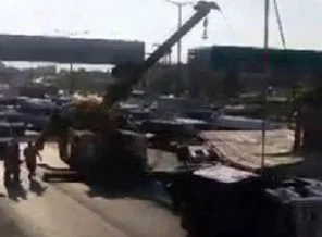 TIR devrildi! TEM'de trafik felç