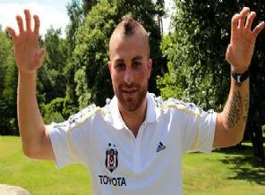 Töre Kartal'ı icraya verdi