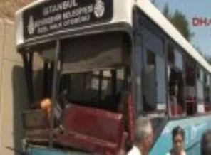 Ümraniye'de halk otobüsü kaza yaptı